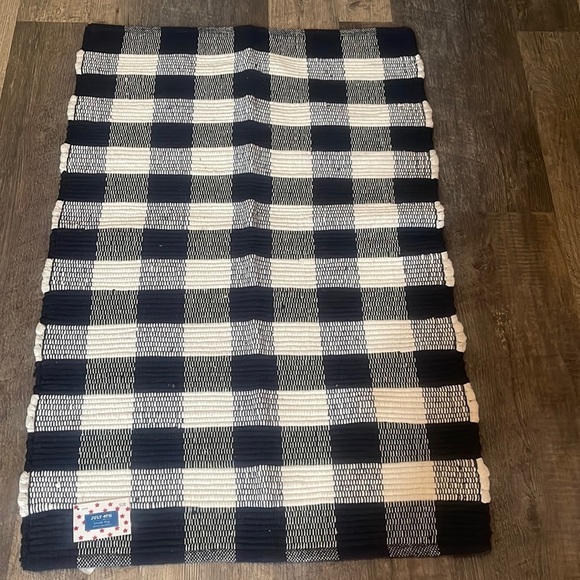 Rug - Picture 1 of 7